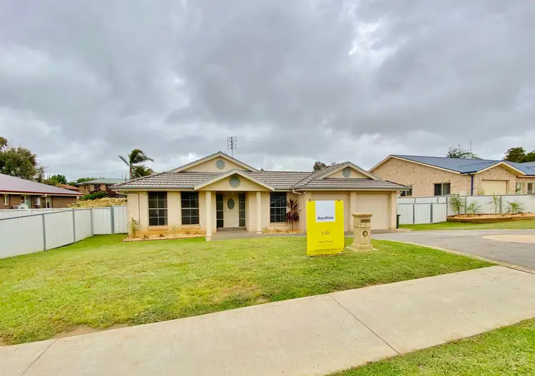 7 Settlers Place, Young NSW 2594