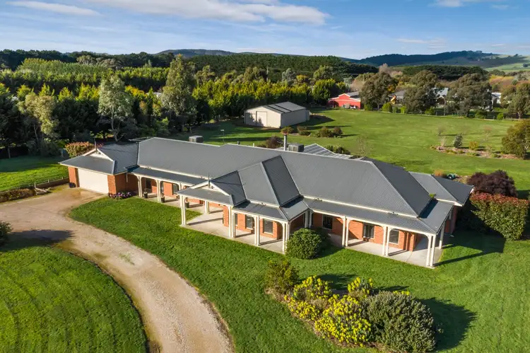 23 Stuartfield Avenue, Romsey VIC 3434