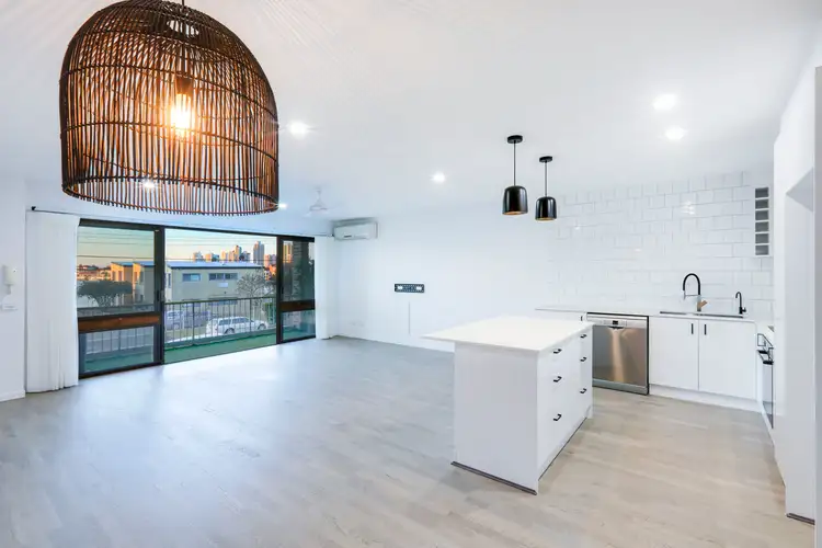 9/112 Stanhill Drive, Chevron Island QLD 4217