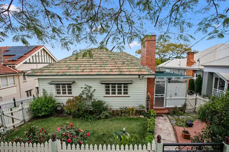 33 Percival Terrace, Holland Park QLD 4121