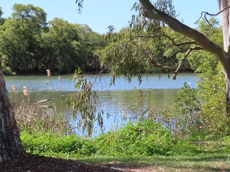 82 Ningi Esplanade, Ningi QLD 4511
