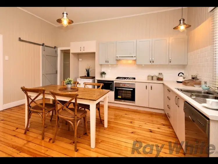 4 Cramb Street, Eastern Heights QLD 4305