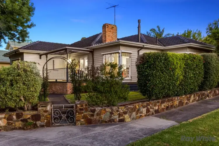 32 Woodhouse Grove, Box Hill North VIC 3129