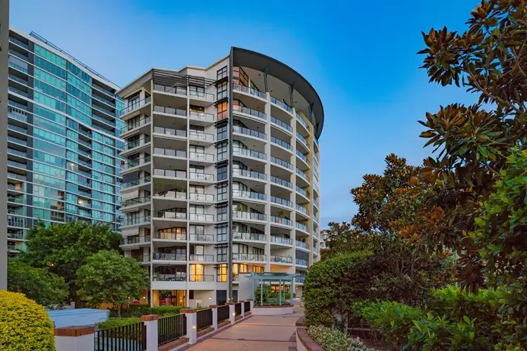 Second view of Homely apartment listing, 2/31 Harbour Road, Hamilton QLD 4007