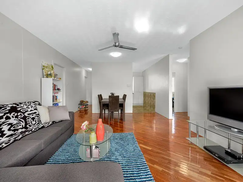 Main view of Homely unit listing, 32 Lisson Grove, Wooloowin QLD 4030
