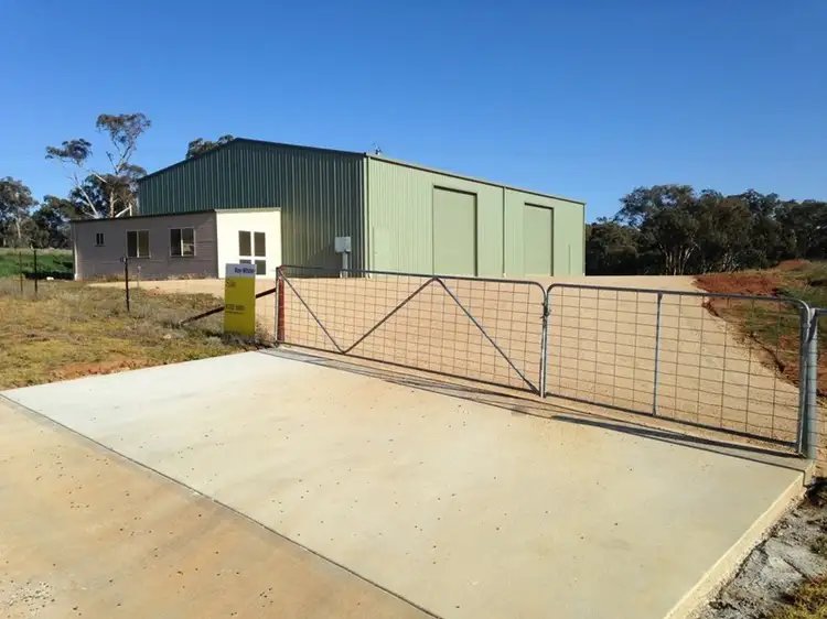 8D Old Temora Road, Young NSW 2594
