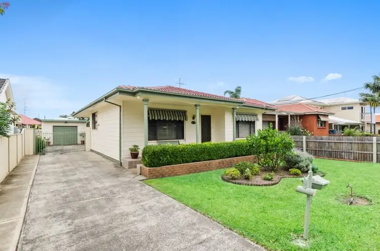 19 Royal Crescent, Woonona NSW 2517