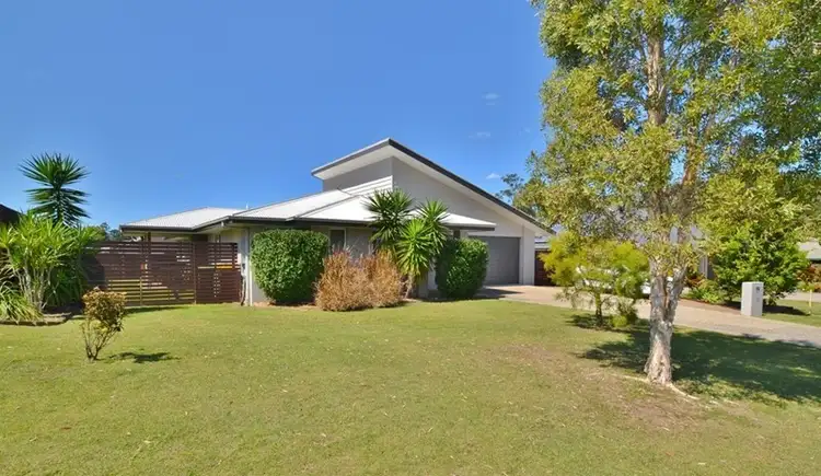 19 Heights Road, Beerwah QLD 4519
