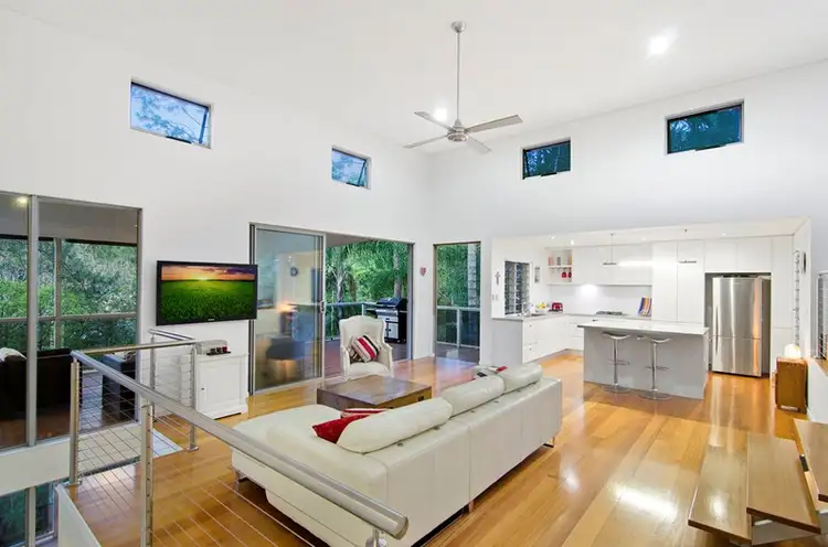 15 Bindoon Close, Elanora QLD 4221