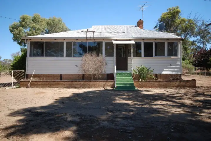 17 Felspar Street, Narrogin WA 6312