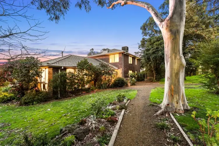 6 TOMBOLO Court, Mooroolbark VIC 3138