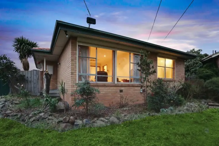 12 Lorraine Crescent, Jacana VIC 3047