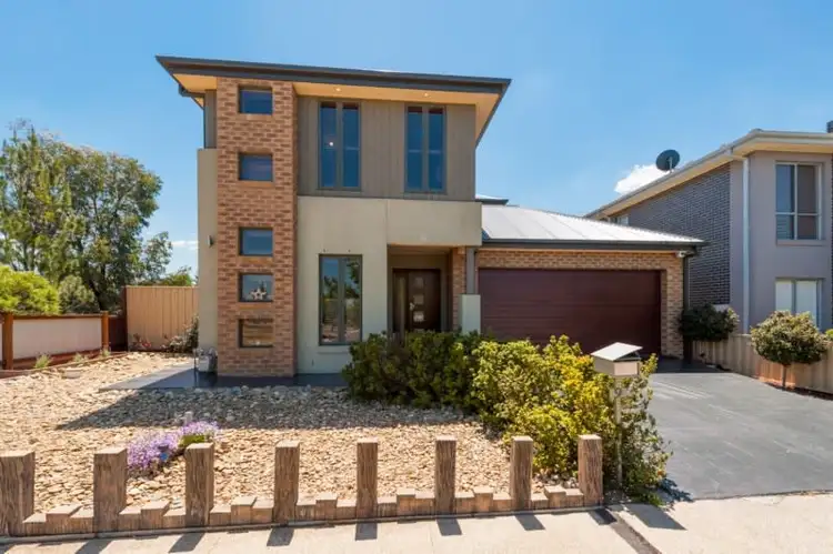9 Irwin Gardens, Caroline Springs VIC 3023