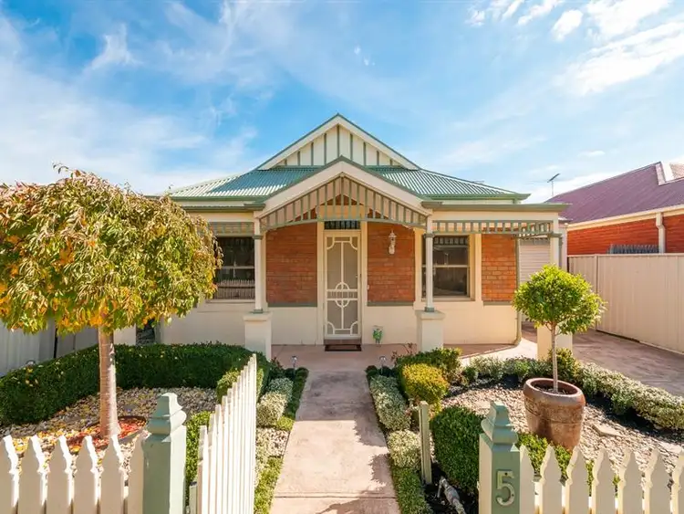 Main view of Homely house listing, 5 Parkstone View, Craigieburn VIC 3064