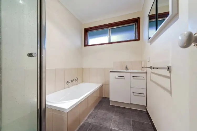 Seventh view of Homely house listing, 2 Hay Court, Craigieburn VIC 3064