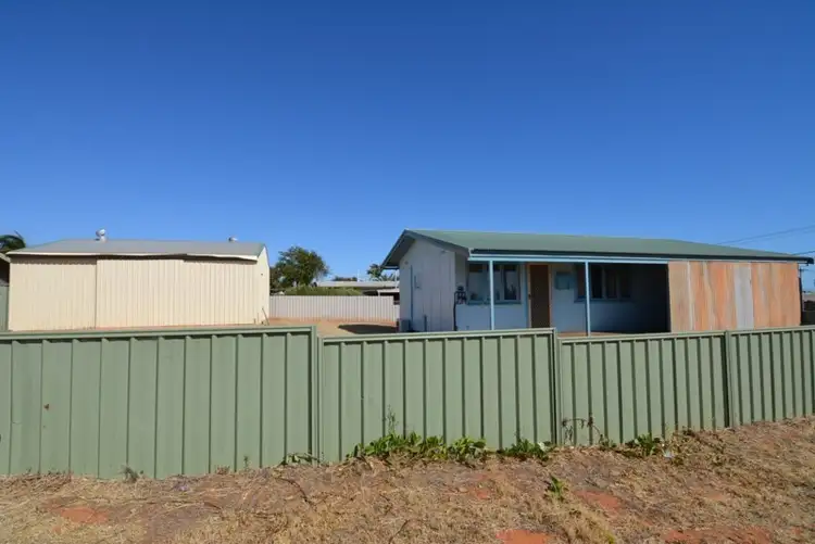 15 Pincombe Street, Carnarvon WA 6701