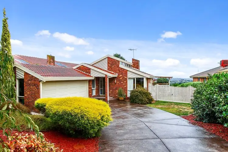 14 Greenbank Drive, Mooroolbark VIC 3138