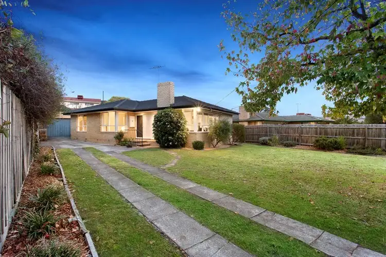 8 Akuna Avenue, Notting Hill VIC 3168
