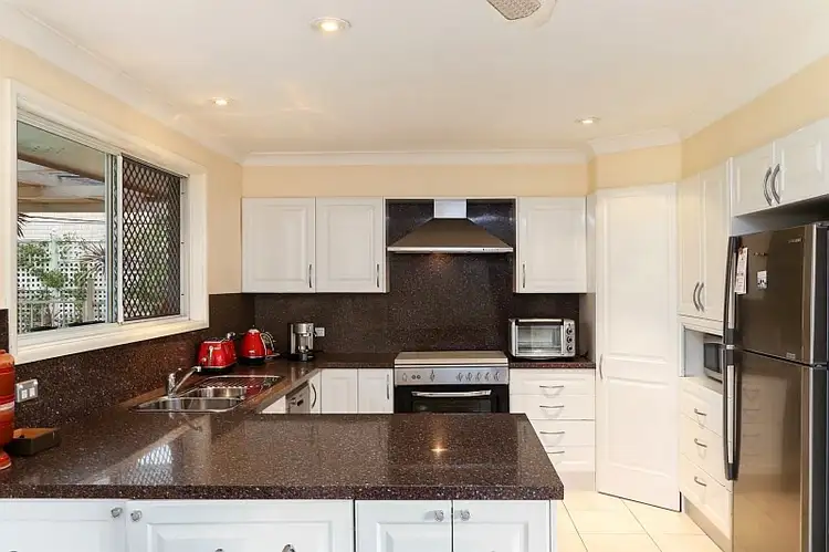 34 Bayline Drive, Point Clare NSW 2250
