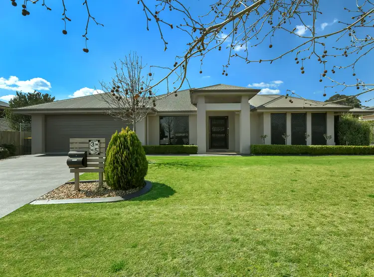 35 Nioka Drive, Highfields QLD 4352