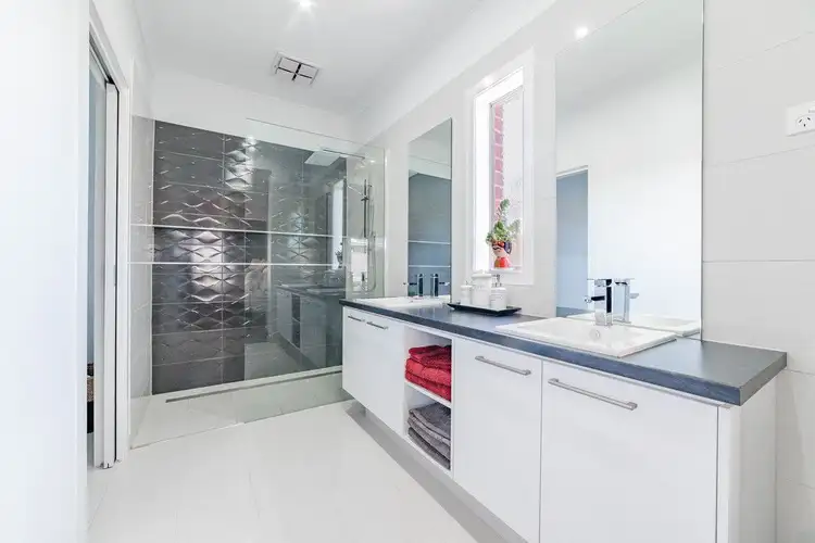 Third view of Homely house listing, 5 McEniry Way, Strathfieldsaye VIC 3551