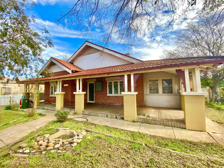 8 Battye Street, Forbes NSW 2871
