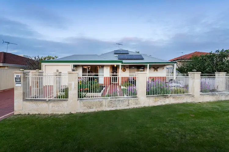 7 Auburn Close, Marangaroo WA 6064