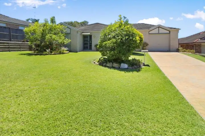 6 North Barrington Drive