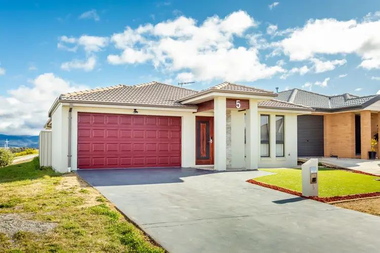 5 Hilda Kincaid Crescent, Macgregor ACT 2615