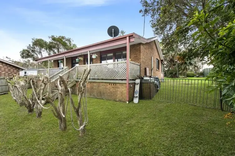 10 Longs Road, Bateau Bay NSW 2261