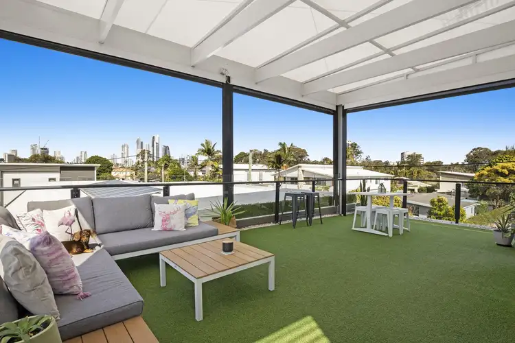 2/9 Bradbrook Street, Southport QLD 4215