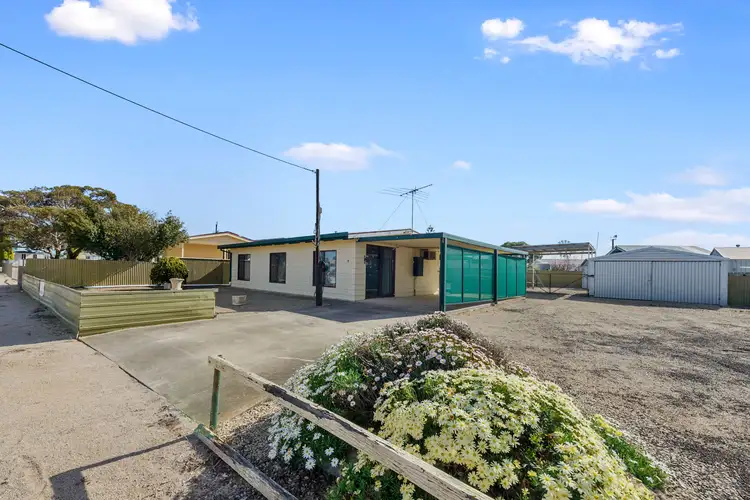 4 Barton Road, Tiddy Widdy Beach SA 5571