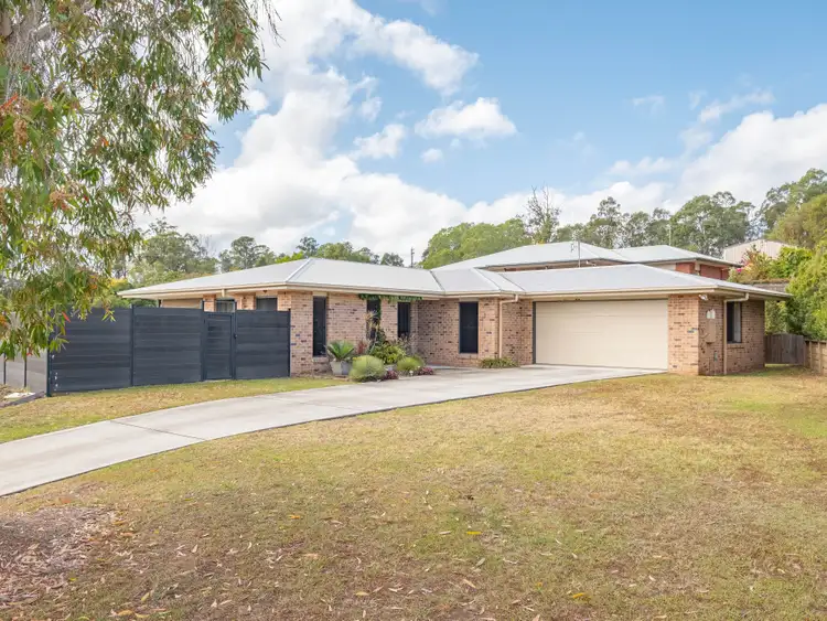 1 Deakin Court, Southside QLD 4570