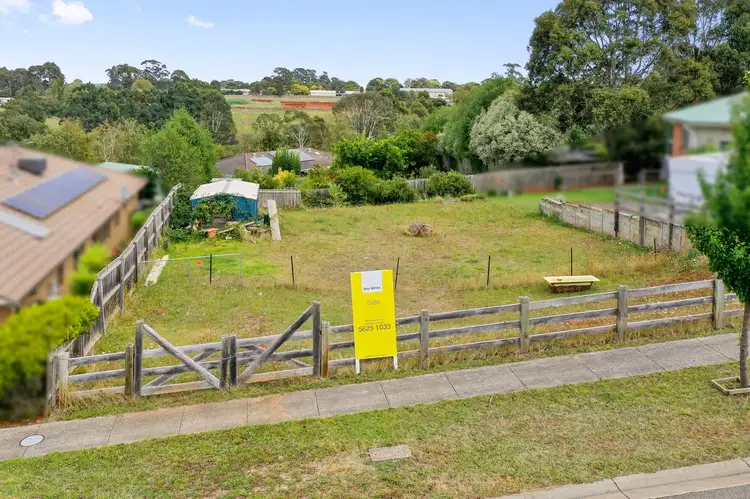 16 Kensington Square, Drouin VIC 3818