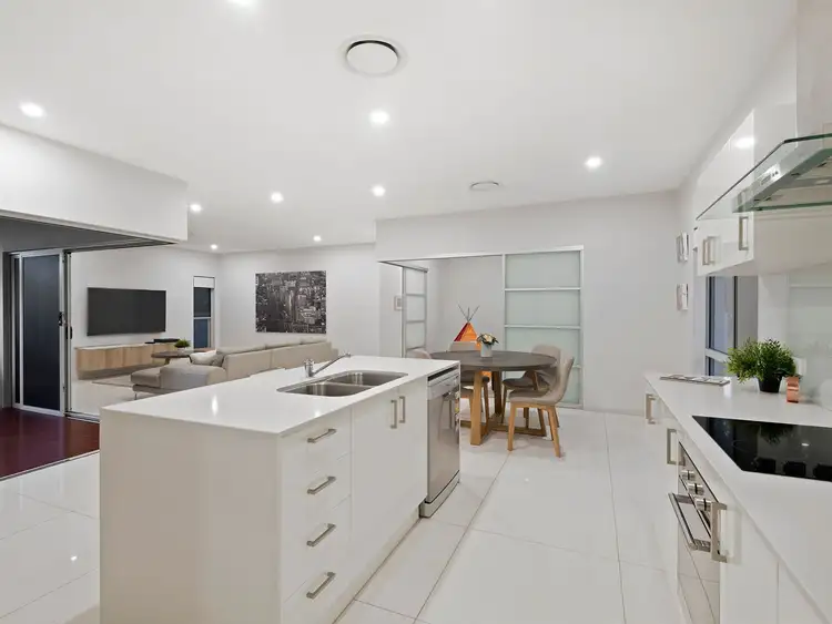 4 Woodgate Street, Oxley QLD 4075