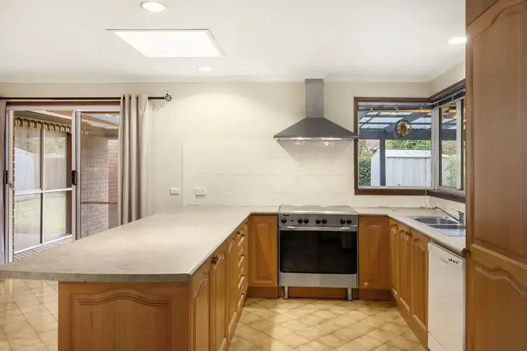 Fourth view of Homely house listing, 2 Chicquita Place, Mill Park VIC 3082