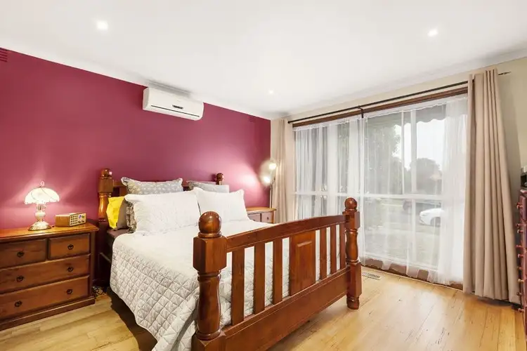 Fifth view of Homely house listing, 2 Chicquita Place, Mill Park VIC 3082