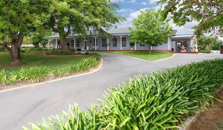 14 Silverwood Road, Lake Albert NSW 2650