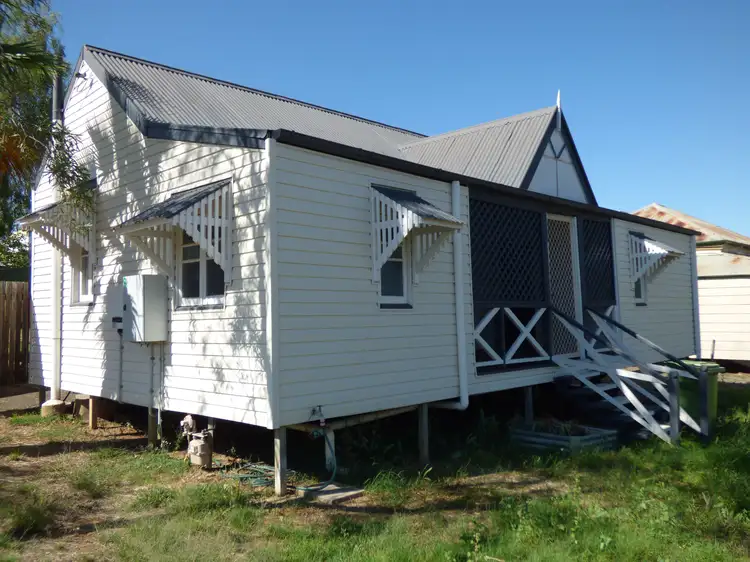 39 Hoffman Street, Roma QLD 4455