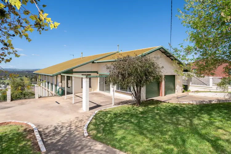 11 Bellevue Parade, Kooringal NSW 2650