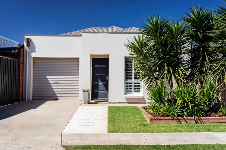 1 Cowra Crescent, Park Holme SA 5043