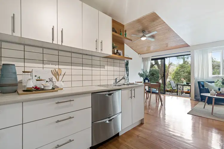 Fifth view of Homely house listing, 10 Camelia Court, Croydon South VIC 3136