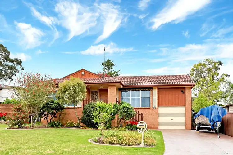 4 Dobell Circuit, St Clair NSW 2759