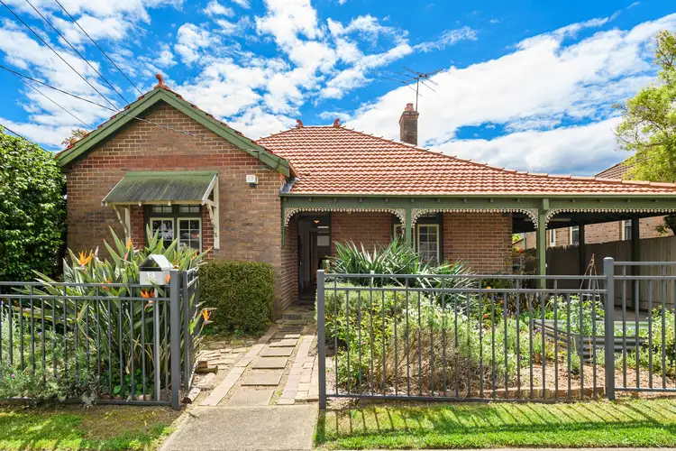 18 Pretoria Parade, Hornsby NSW 2077