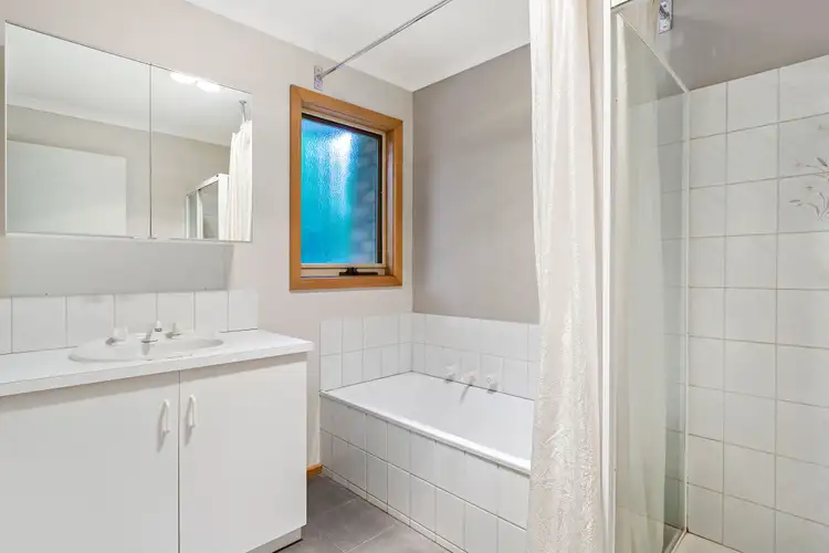 Fifth view of Homely house listing, 2/121 Yallambie Road, Macleod VIC 3085