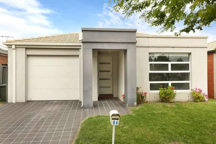 86 Duncombe Park Way, Deer Park VIC 3023