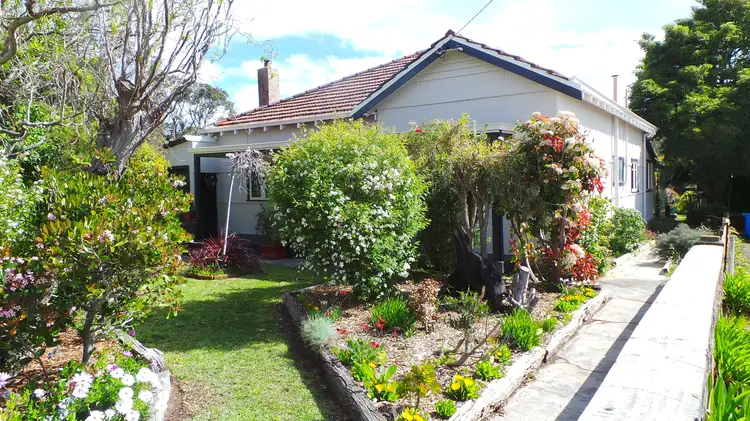 11 Deane Street, Mount Barker WA 6324