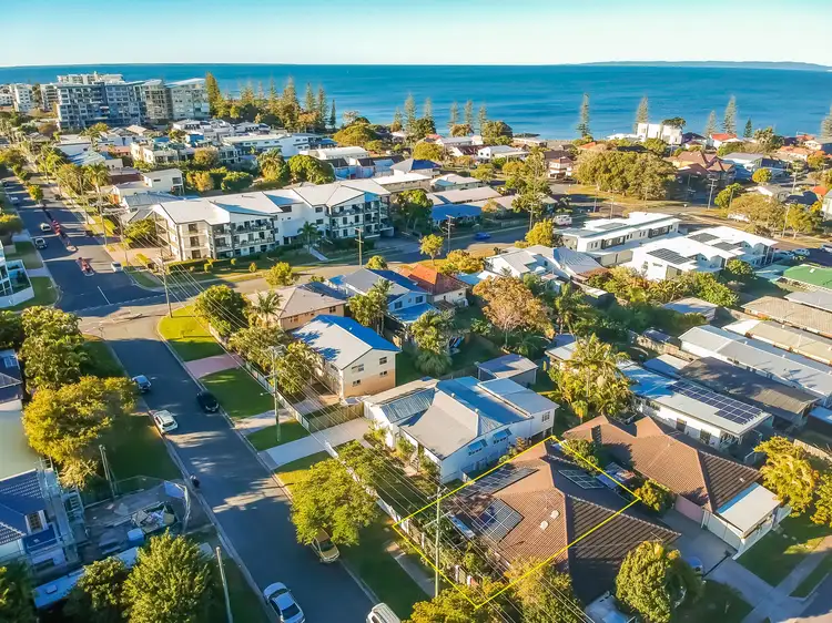 2/10 Woodcock Street, Scarborough QLD 4020