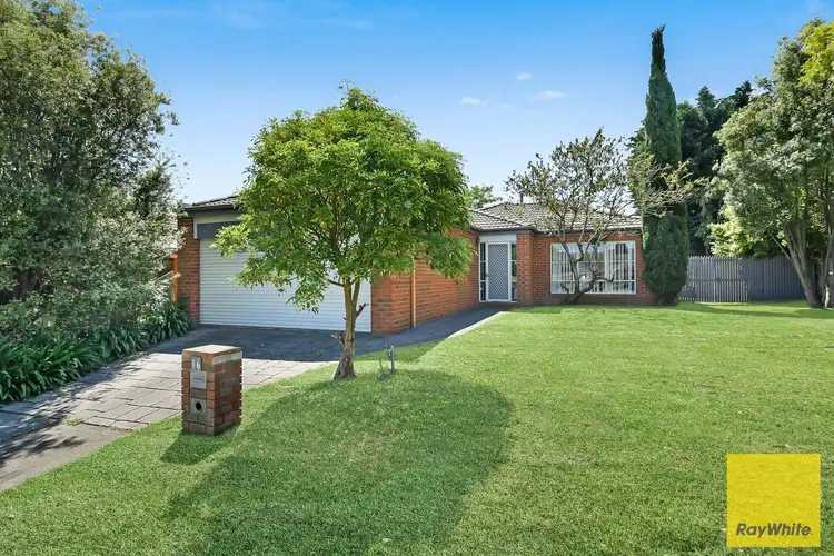16 Claremont Glen, Berwick VIC 3806