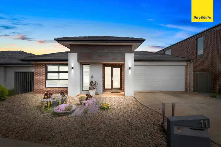11 Fenway Street, Strathtulloh VIC 3338